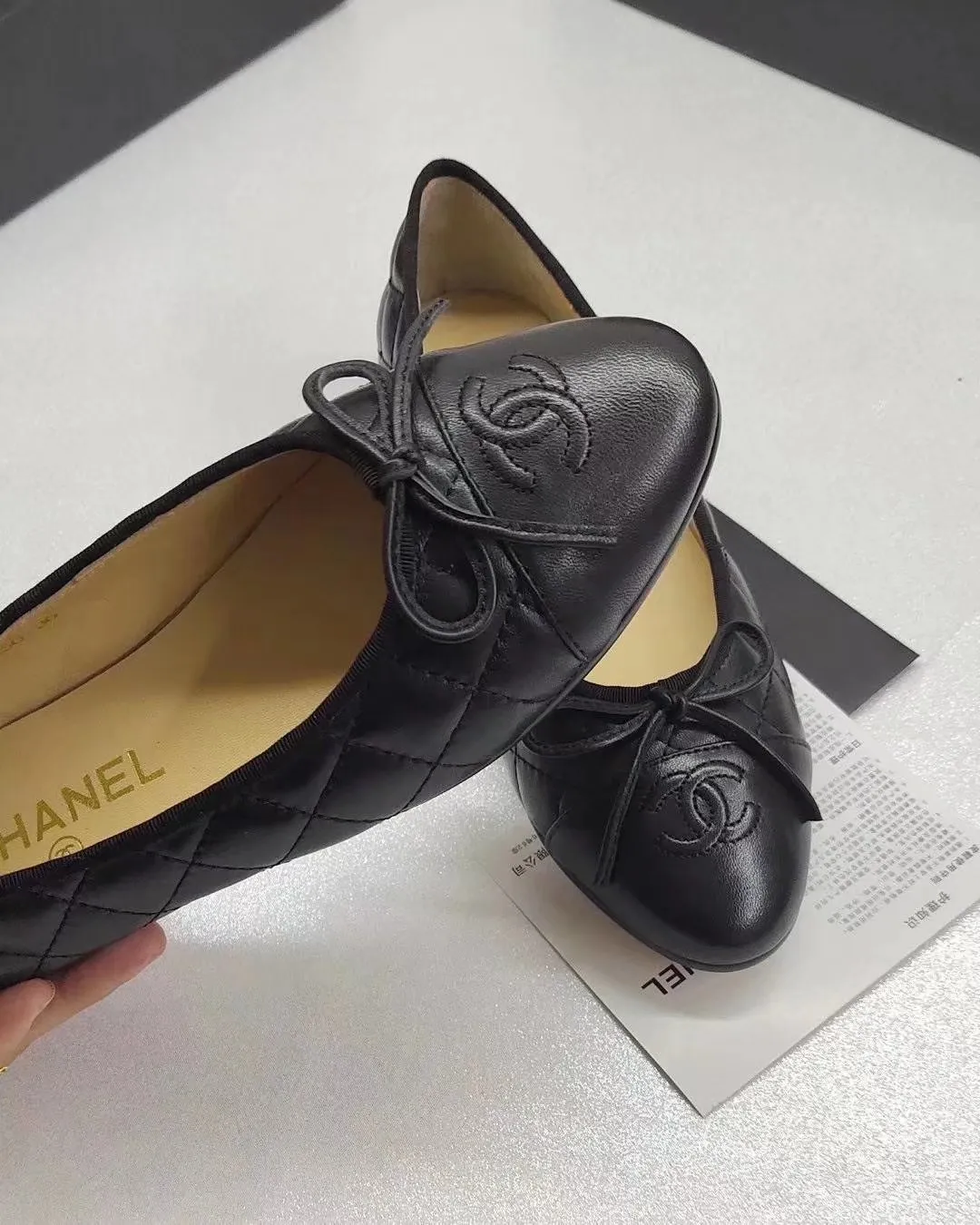 👟👟Ex-factory price 440👟👟 Chanel Chanel, ballet shoes, fashionable items, timeless classics, maintaining elegance. Exquisite style can be seen everywhere on the feet of celebrities and Internet celebrities. Luxury, replica of the popular original that will never fade away, upper; imported mixed sheepskin, inner sheepskin, size 35-41, genuine leather sole. There are too many colors for this type of fabric, please come to us for enquiries.